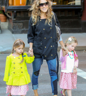 Sarah Jessica Parker takes her girls and her amazing smile to school